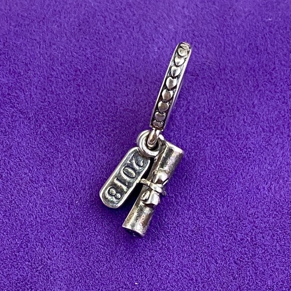 💛 Pandora Graduation Charm with 2018 Tag - Picture 1 of 4